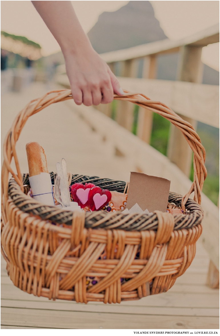 Picnic basket ideas for a valentines picnic