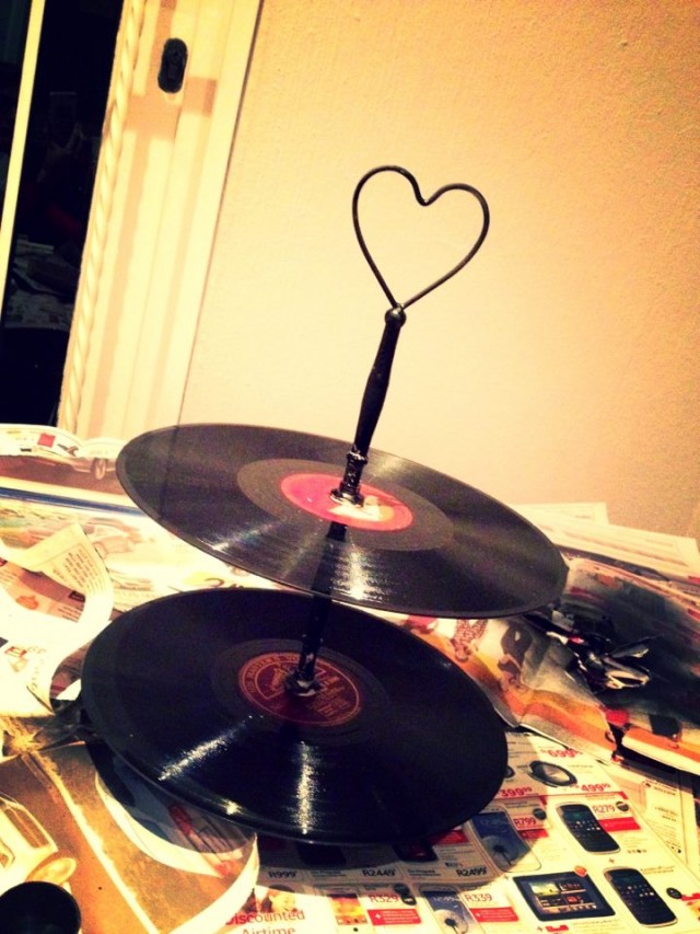 vinyl record biscuit stand (1)