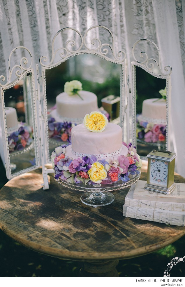 Wedding cake table