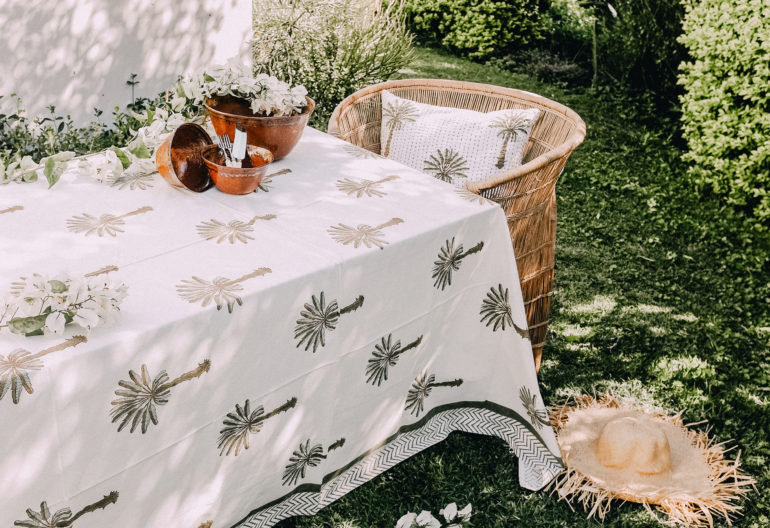 Pilgrimage Spaces online decor store - Tropical palms table cloth