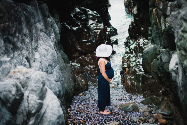 Sea-side maternity shoot