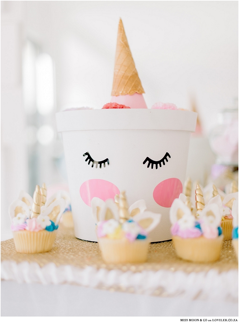 Unicorn party decor