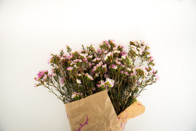 how to wrap flowers by Lauren Kim Photography