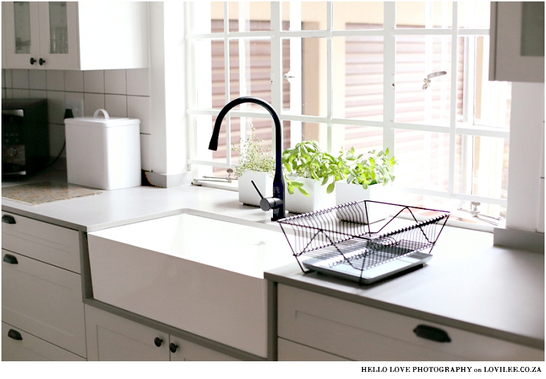 Bijiou Black kitchen tap and butler sink