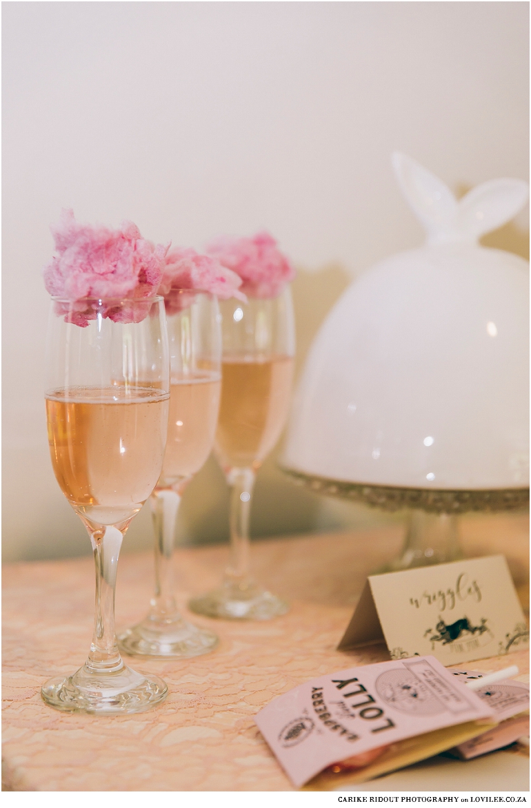 Non-alcoholic Champagne with pink candyfloss