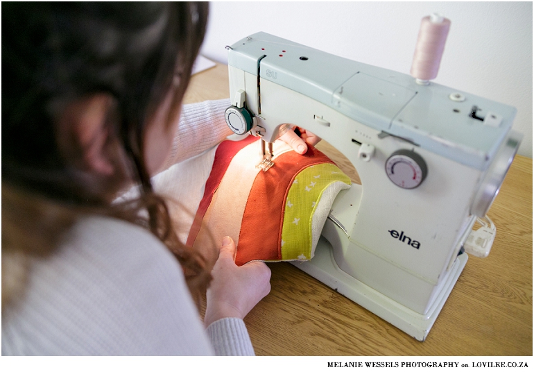 How to sew a zippered pillow cover for a pair of rainbow cushions ⋒