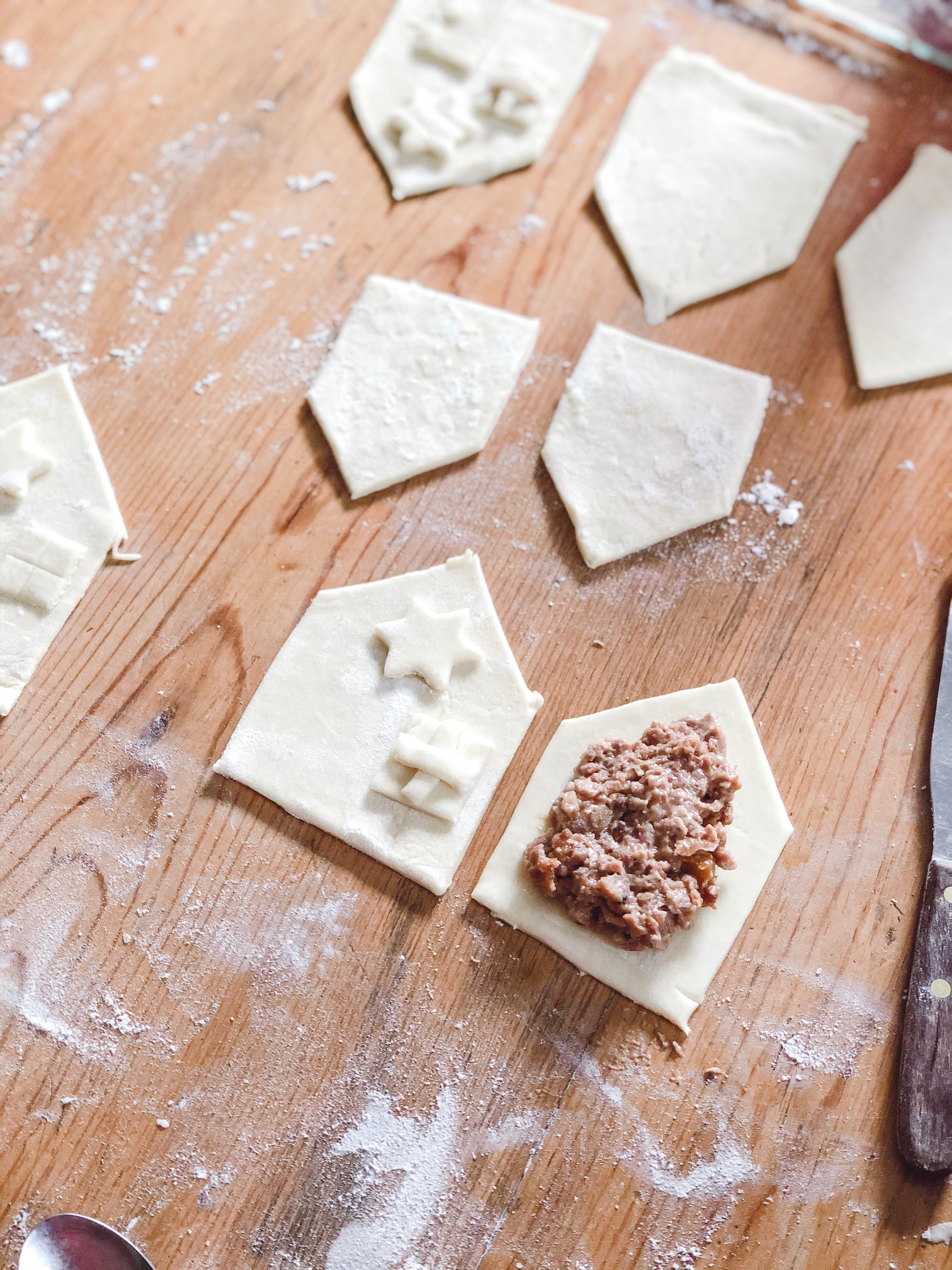 How to make house-shaped savoury pie