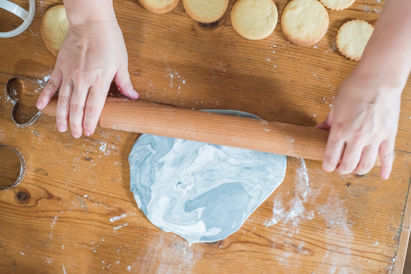 How to Make Marbled Easter cookies captured by Carolyn Gregorowski Photography