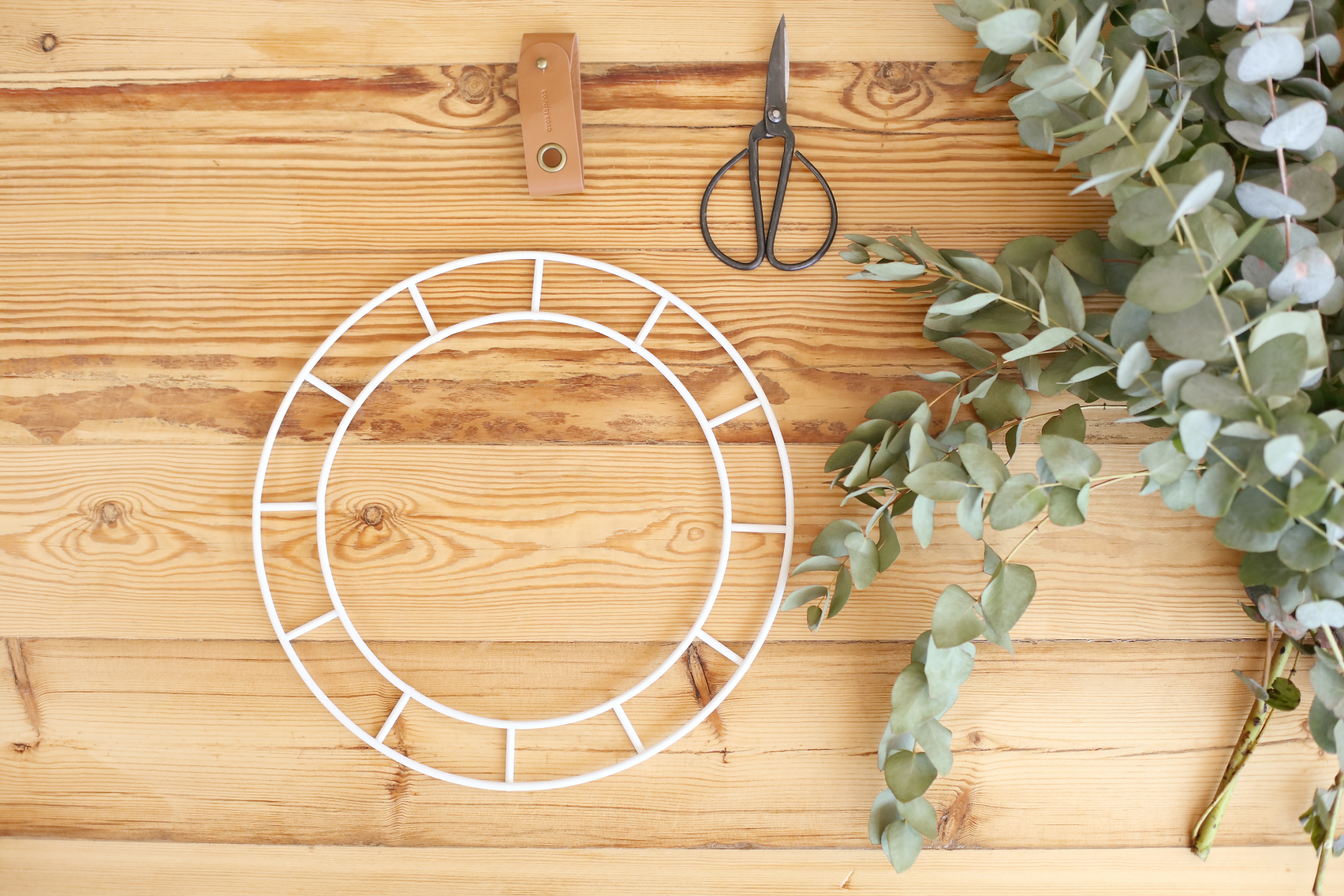 What you will need to make a DIY Eucalyptus wreath