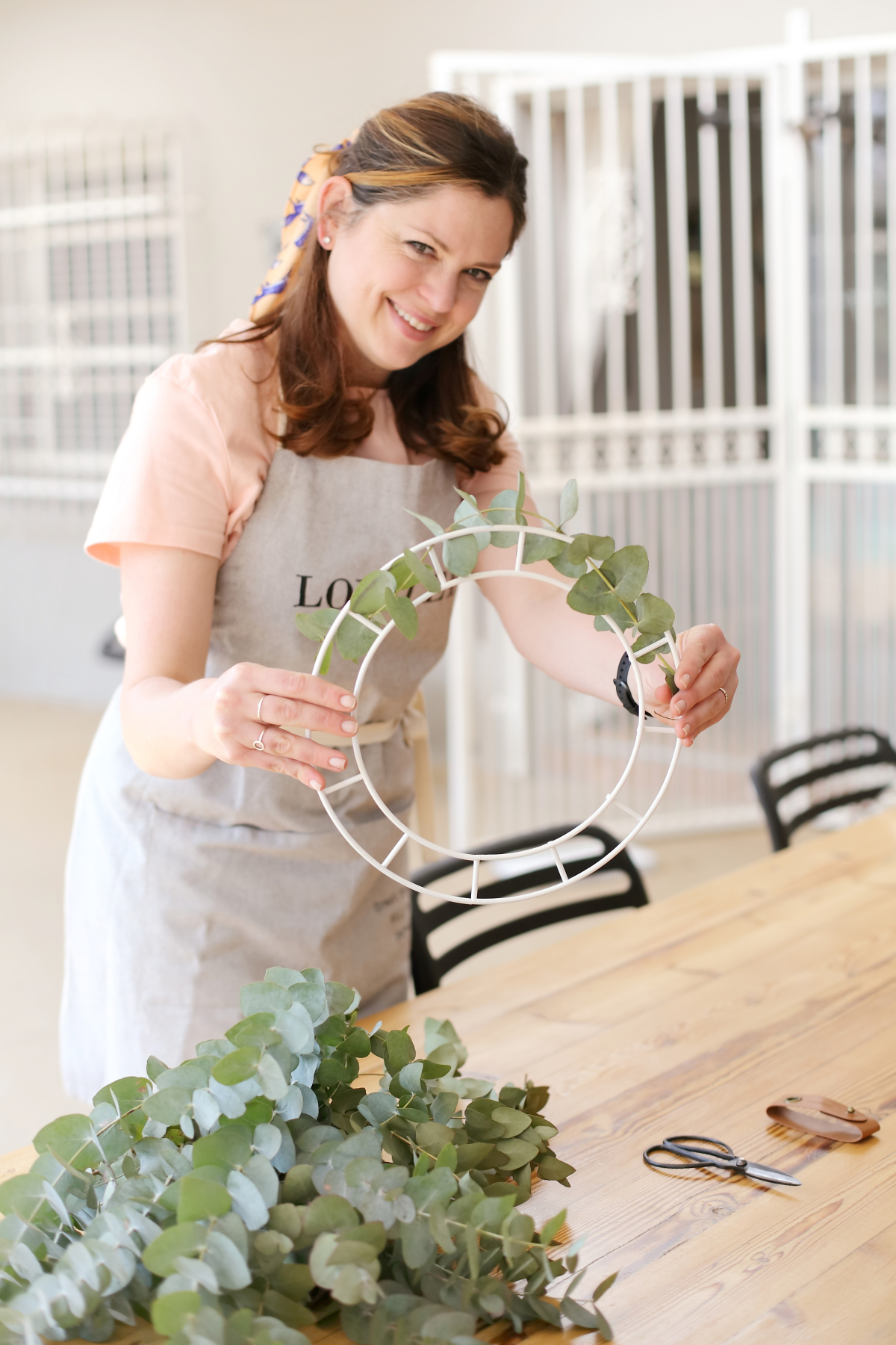 The Easiest way to make a DIY Eucalyptus Wreath