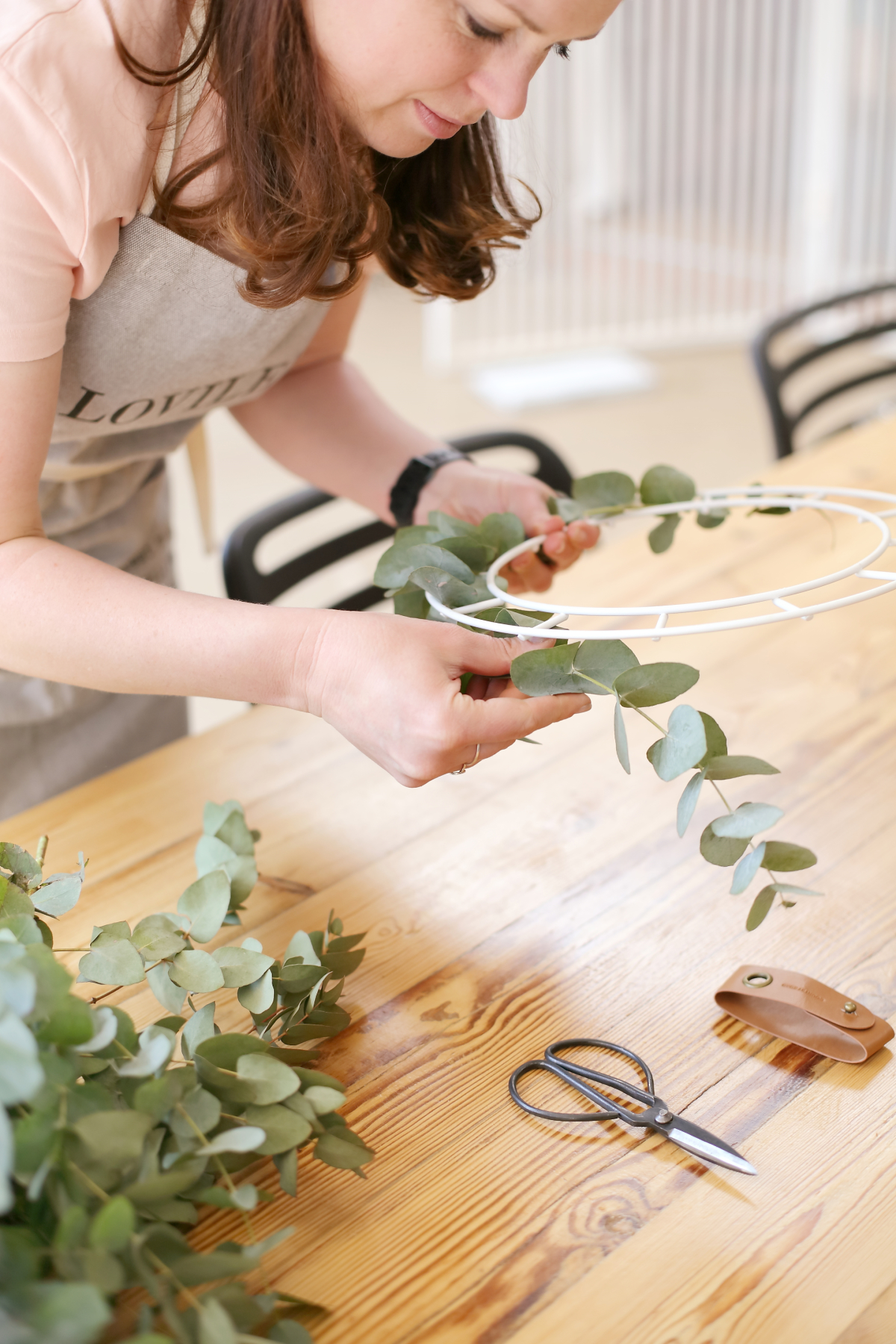 The Easiest way to make a DIY Eucalyptus Wreath