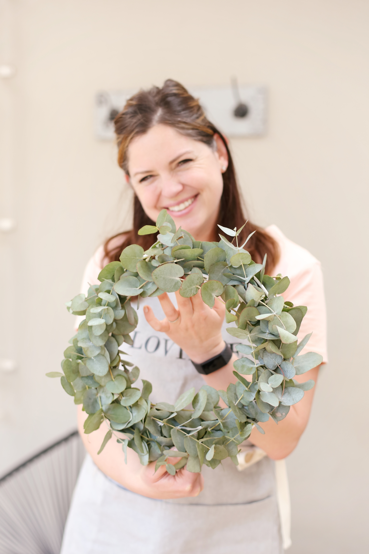 The Easiest way to make a DIY Eucalyptus Wreath