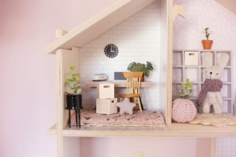 Making DIY Dollhouse Miniatures with my Cricut Maker + 3 FREE patterns