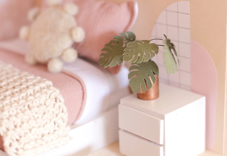 Make your own miniature paper craft Monstera plant